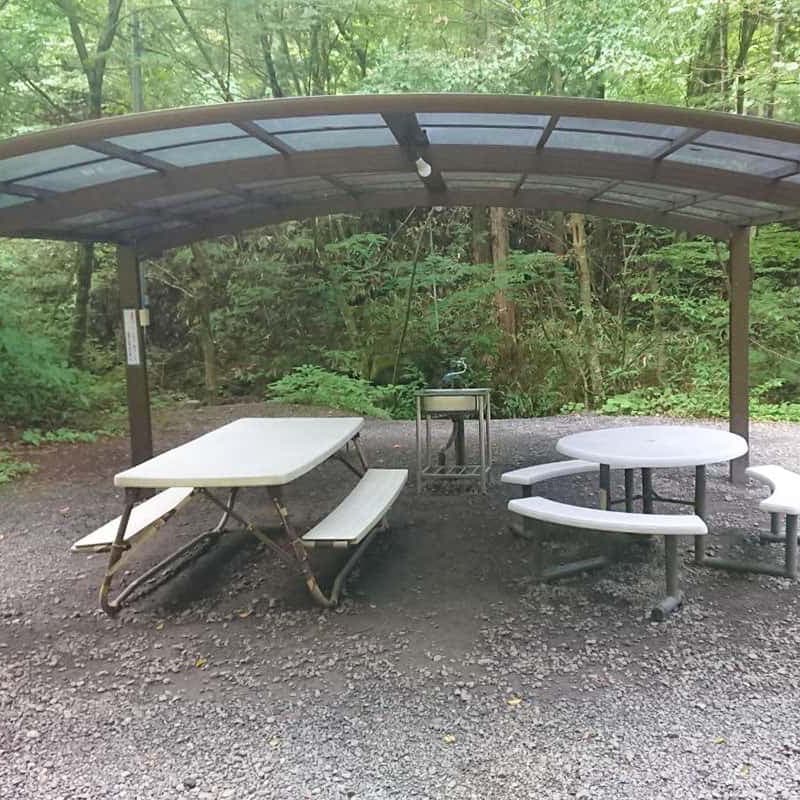 ロッジのバーベキュー場